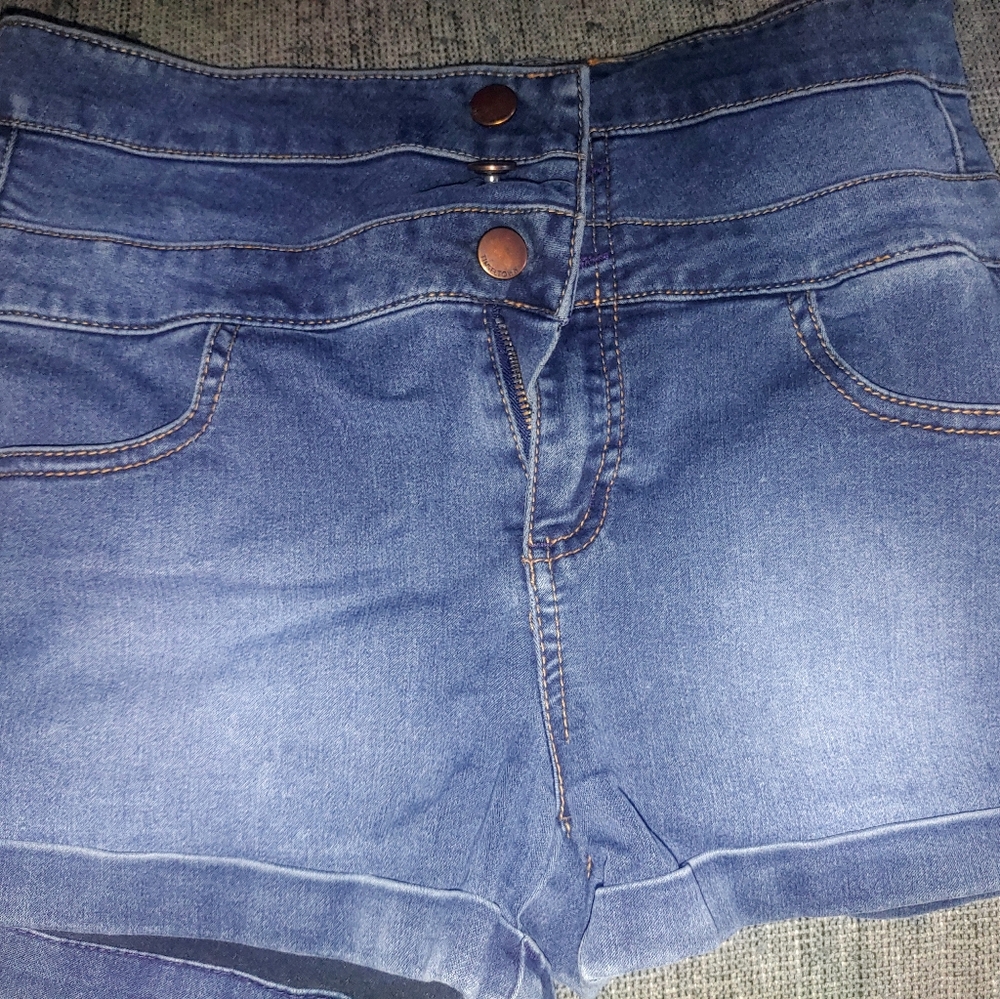 High-waisted juniors shorts